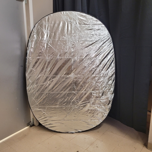 Photography Backdrop with 4 colors. Measures 6ft x 5ft. - Picture 2 of 4